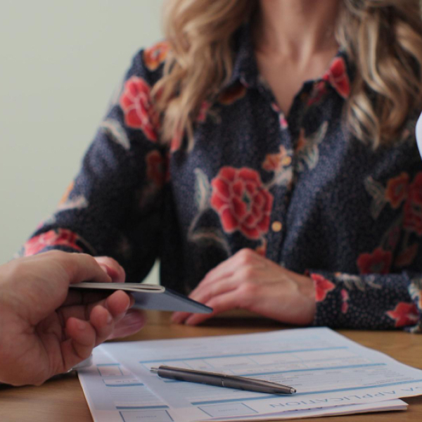 Un emprunteur canadien envisage de s'adresser à des prêteurs privés directs pour obtenir un prêt personnel