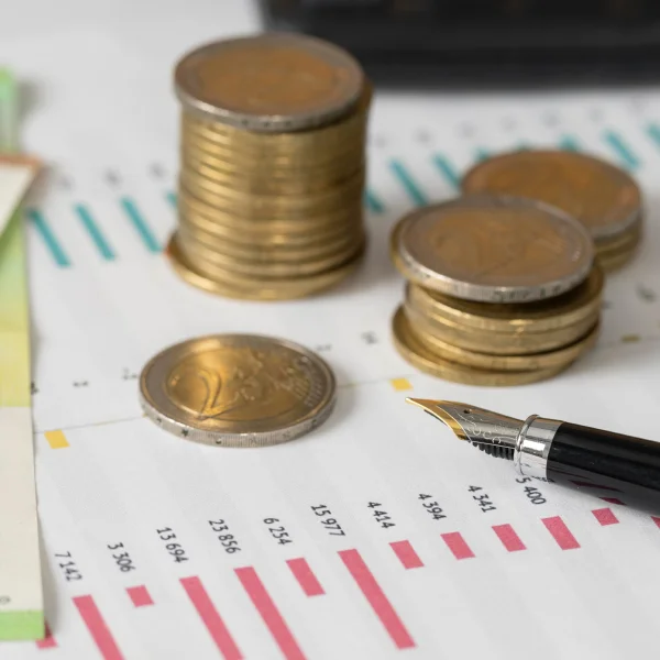Infographic illustrating steps to invest in gold, including loan repayment strategies for financing purchases.